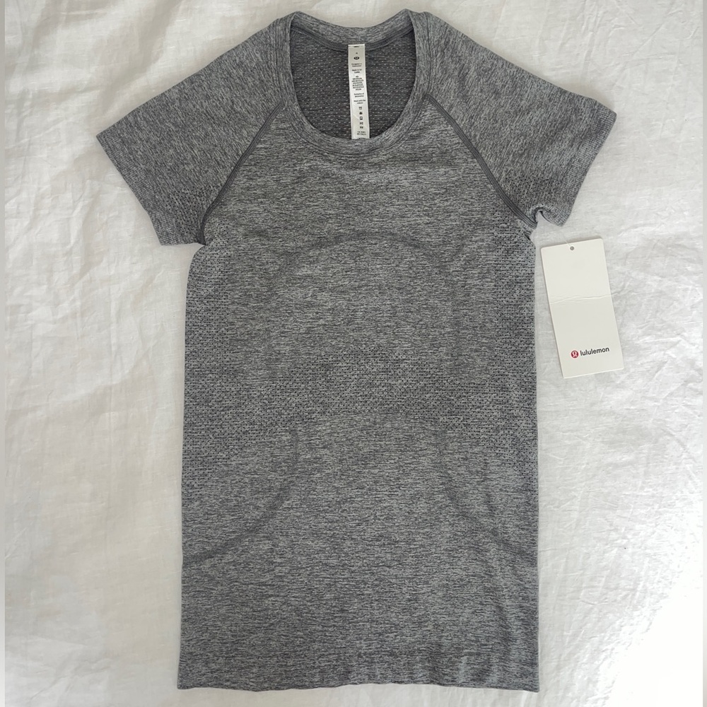 Lululemon Swiftly Tech Short Sleeve 2.0 brand new Size 4